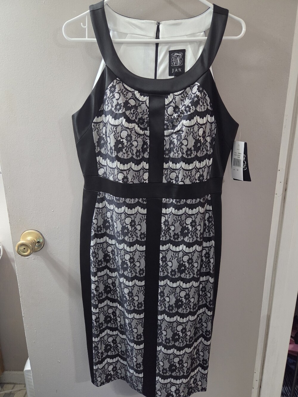JAX Black and White Elegant Figure Enhancing Lace-Panel Midi Dress. Sz 14 NWT